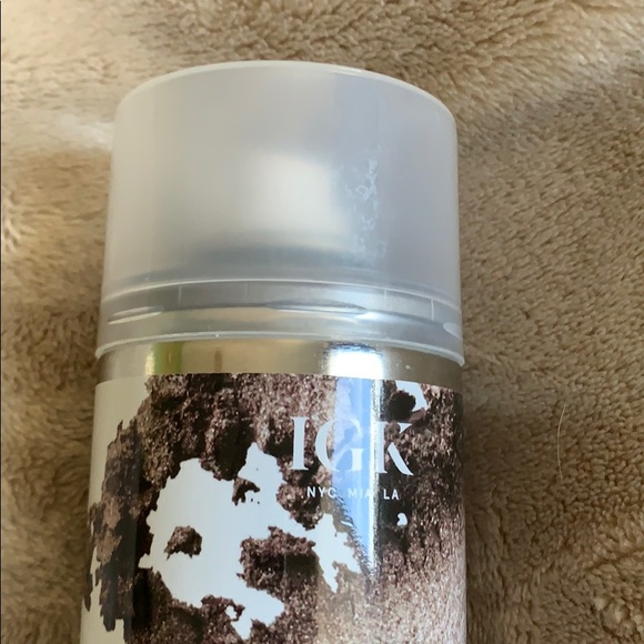 IGL First Class Charcoal Detox Dry Shampoo - Picture 3 of 3